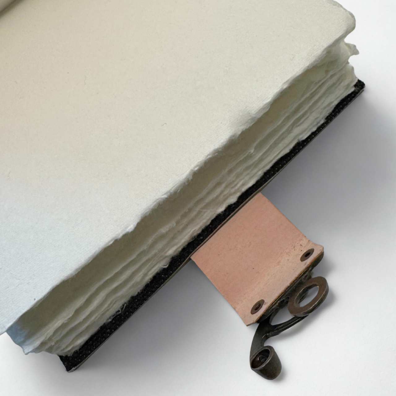 Agenda / Jurnal din piele naturala cu pagini tip pergament si inchidere metalica - Copacul vietii 7 chakre [7]