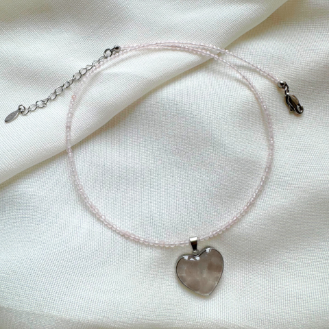 Coliere - Colier la baza gatului din cuart roz cu pandantiv inima