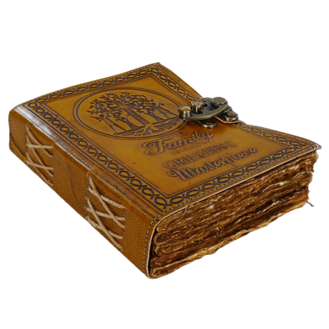 Cu pagini vintage, tip pergament - Agenda / Jurnal din piele naturala cu pagini tip pergament si inchidere metalica - Family