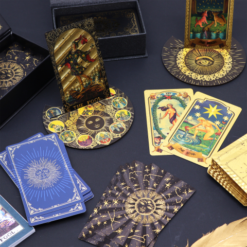 Set cadou auriu carti de tarot cu ghid, cristale si accesorii - Magic [2]