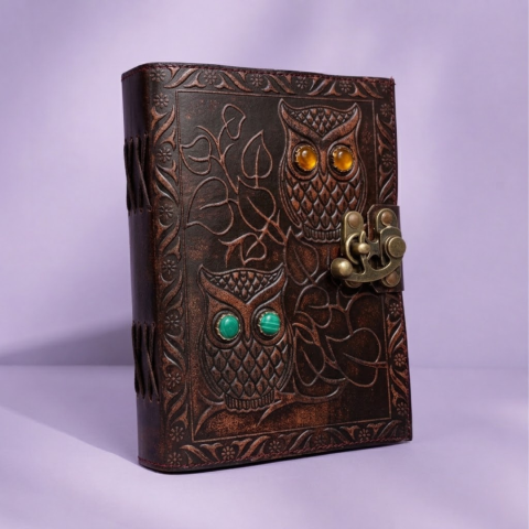 Agende si Jurnale - Jurnal din Piele Naturală Maro cu Bufnițe și Pietre Încrustate (13x18 cm) – Agendă Vintage cu Închizătoare Metalică