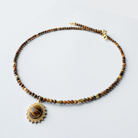 Femei - Colier auriu la baza gatului din ochi de tigru - Succes