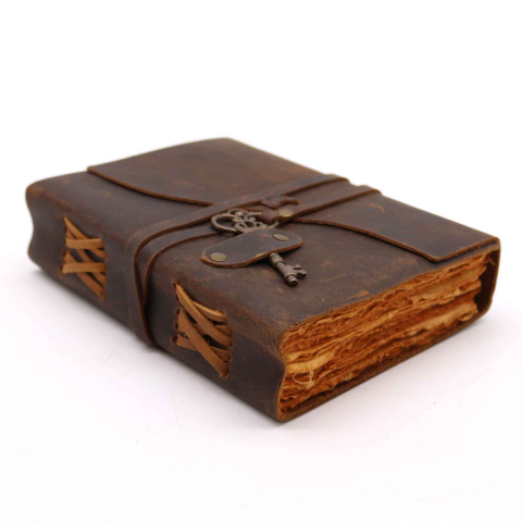 Produse noi - Agenda / Jurnal din piele naturala cu pagini tip pergament si inchidere metalica - Cheie