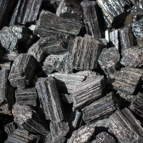 Pietre semipretioase si cristale naturale - Turmalina neagra cristal brut 5 - 8 cm - Protectie energii negative