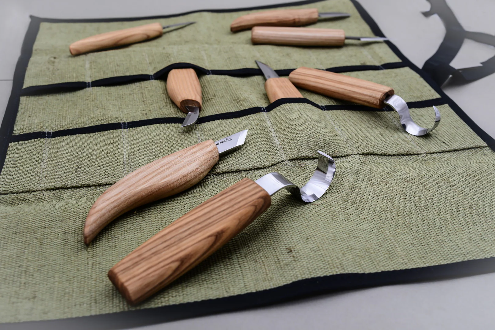 S08 – Set de Cioplit in Lemn cu 8 Cutite [4]