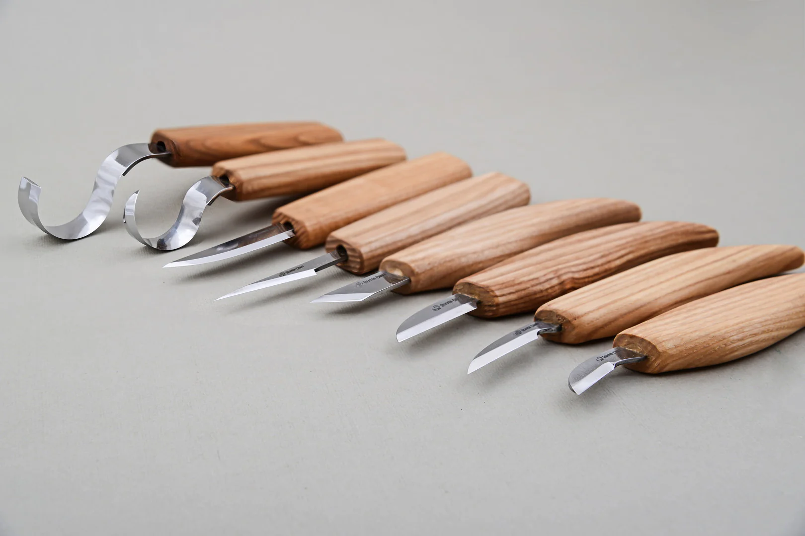 S08 – Set de Cioplit in Lemn cu 8 Cutite [2]