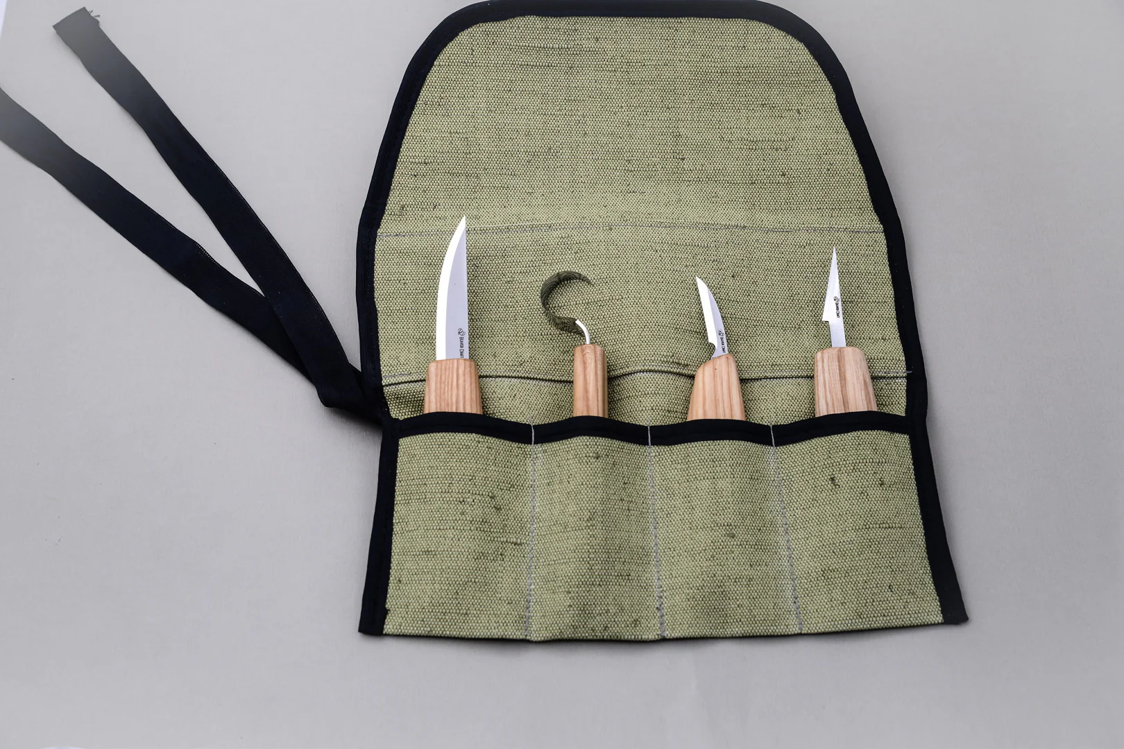 S09 – Set de 4 Cutite de Baza pt Cioplit in Lemn [4]