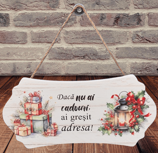 Placa decorativa din lemn cu mesaj "Daca nu ai cadouri, ai gresit adresa" [1]
