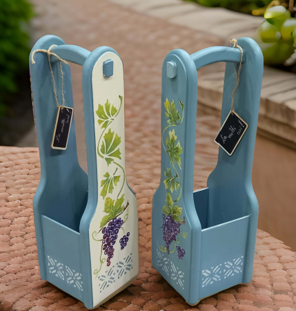 Decoratiuni din ceramica si sticla - Suport pentru sticla de vin, din lemn si pictat manual