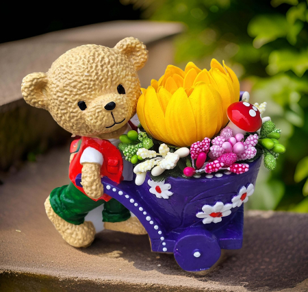 Decoratiuni casa - Ursulet decorativ din praf ceramic, cu flori de sapun si artificiale