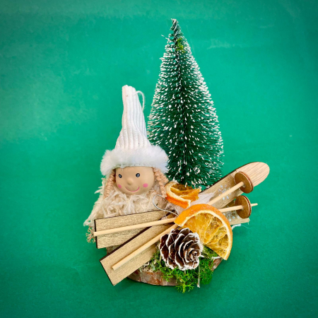 MAGIA CRACIUNULUI - Spiridus la ski 17X9cm