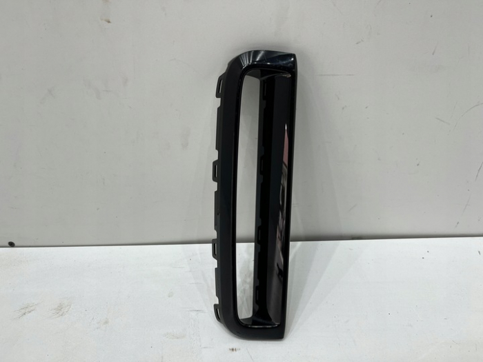 51118078614 ORNAMNENT GRILA INFERIOARA DREAPTA BARA FATA M [1]