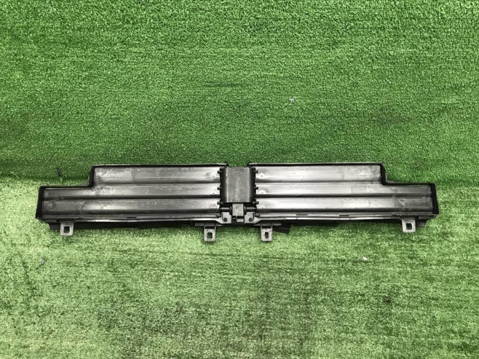 51745A35887 DEFLECOR INFERIOR CU CLAPETE BMW SERIA 7 G70 [1]