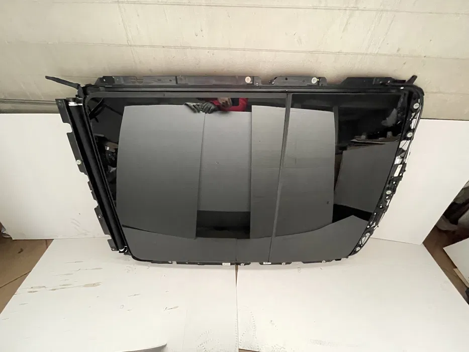 Trapa panoramica completa BMW X5 G05 cu lumina ambientala O.E. [4]