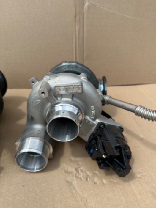 Turbine noi originsle BMW seria 5 M5 seria 8 F91 F92 F93 11657852373          11657852372 [3]
