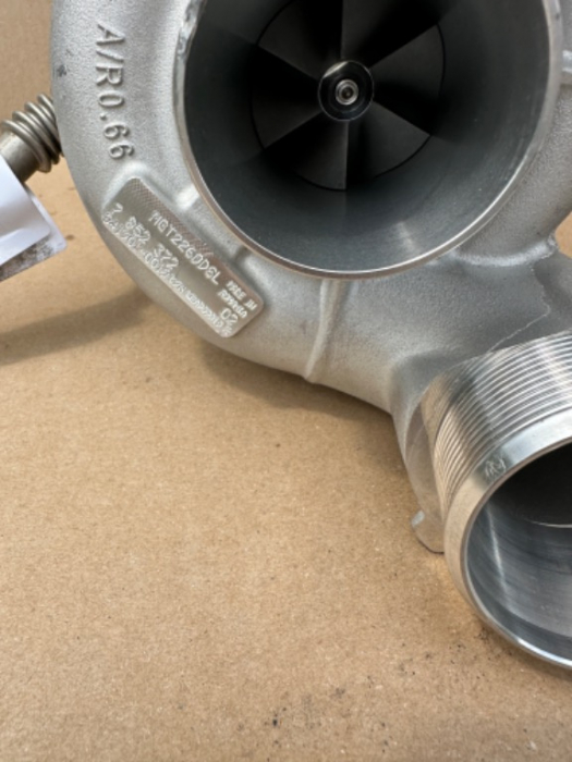 Turbine noi originsle BMW seria 5 M5 seria 8 F91 F92 F93 11657852373          11657852372 [4]