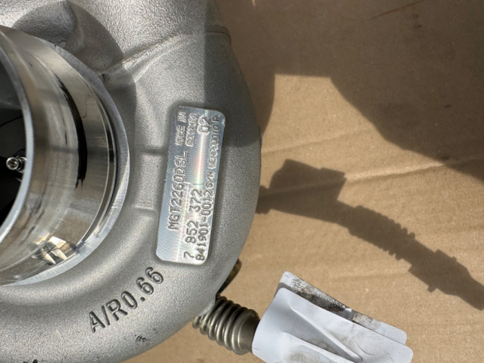 Turbine noi originsle BMW seria 5 M5 seria 8 F91 F92 F93 11657852373          11657852372 [5]
