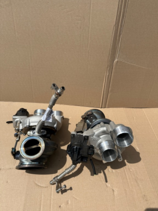 Turbine noi originsle BMW seria 5 M5 seria 8 F91 F92 F93 11657852373          11657852372 [2]