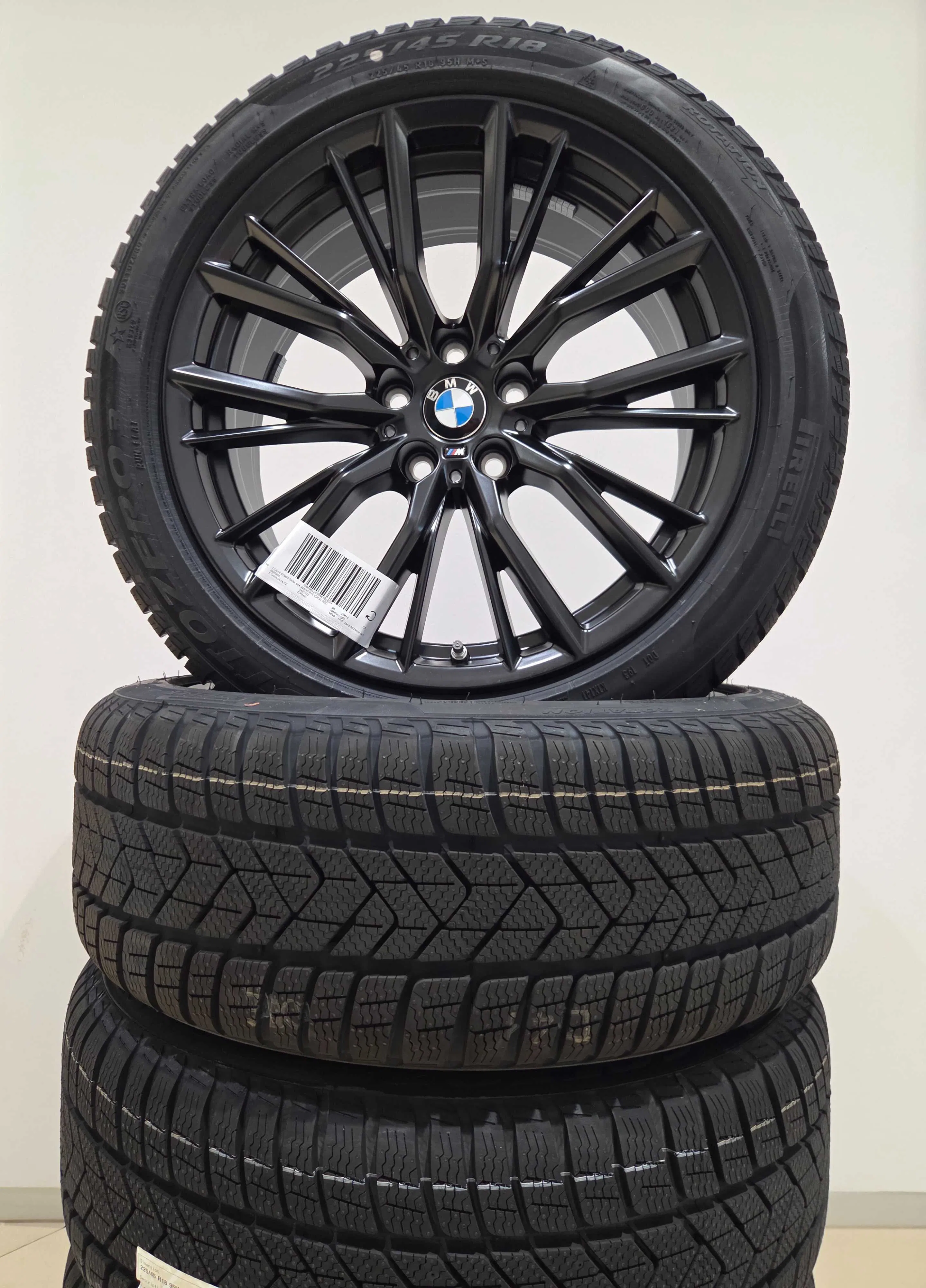Set roti - 36115A23FE1 Roata completa de iarna - M Performance Double Spoke 796M - Pirelli Winter Sottozero 3 r-f* (BMW) - 225/45R18 95H XL - TPMS / RDCi - BMW Seria 2 G42, Seria 3 G20 G21, Seria 4 G22 G23