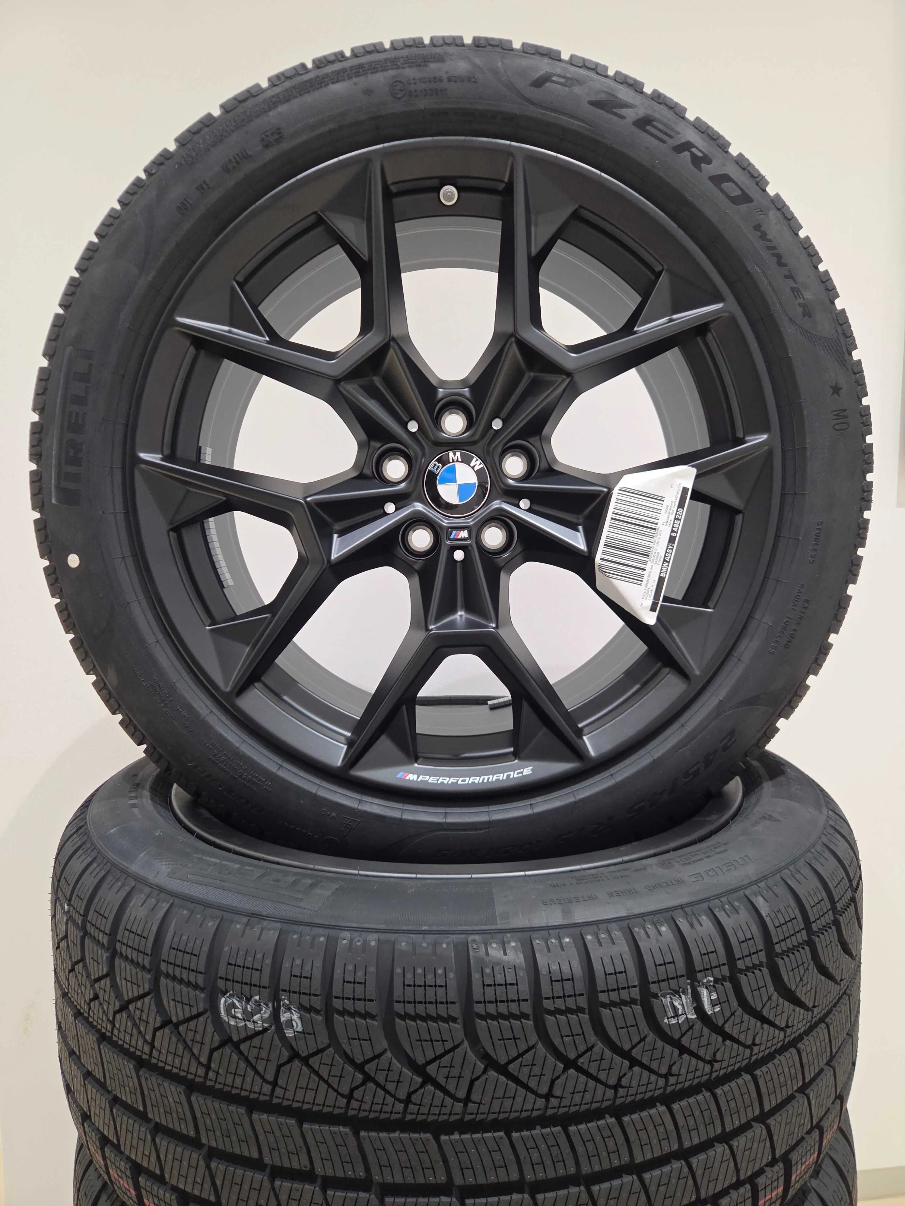 Set roti - 36115A8E220 Roata completa de iarna - M Performance Y-Spoke 942M - Pirelli P-Zero Winter* MO (BMW) - 245/45R19 102H XL - TPMS / RDCi - BMW Seria 5 G60 G61