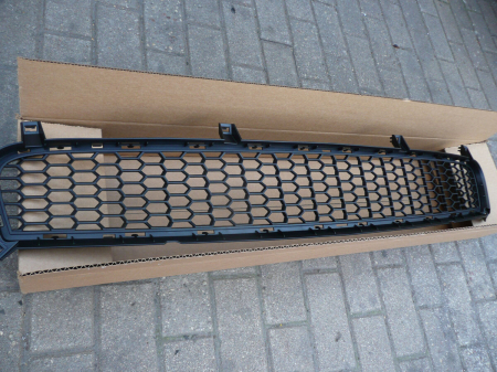 Elemente caroserie - 51118047339 GRILA CENTRU BARA FATA INFERIOARA - MODEL M BMW X5 E70