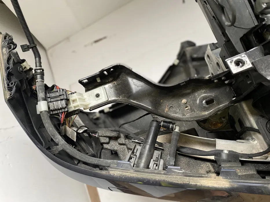 Bara BMW seria 5 G30 G31 trager panou fata O.E. [2]