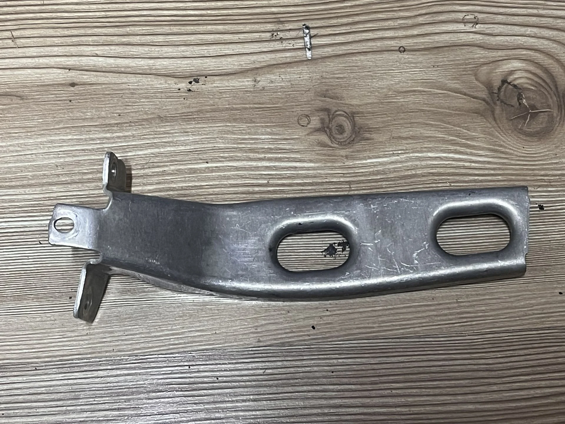 Vas spalator parbriz - SUPORT VAS SPALATOR PARBRIZ A.M. 51647318491 - BMW X1 (F48)