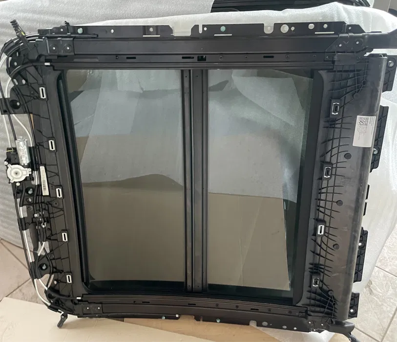 Trapa panoramica BMW X4 G02 [1]