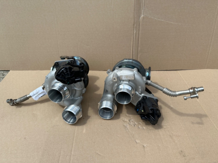 Turbocompresor - Turbine noi originsle BMW seria 5 M5 seria 8 F91 F92 F93 11657852373          11657852372