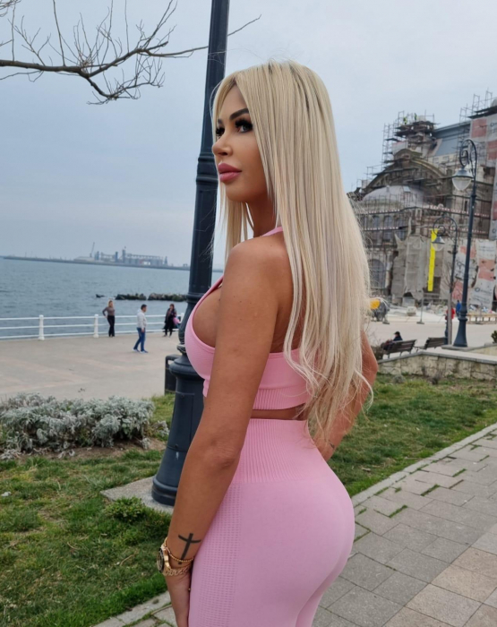 Compleu Roz Dama Pink Summer Seamless Fara Cusaturi Scurt Modelator si Compresiv Pentru Fitness Sala Sport | BOMBFIT [7]