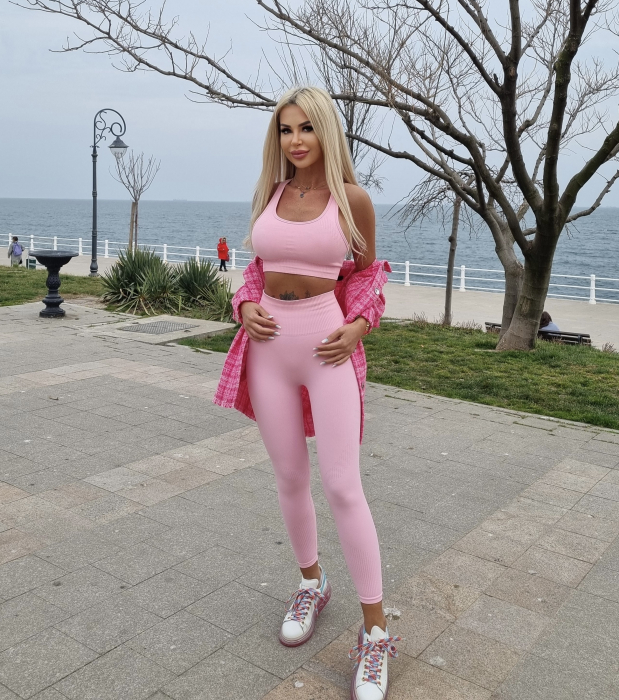 Compleu Roz Dama Pink Summer Seamless Fara Cusaturi Scurt Modelator si Compresiv Pentru Fitness Sala Sport | BOMBFIT [8]