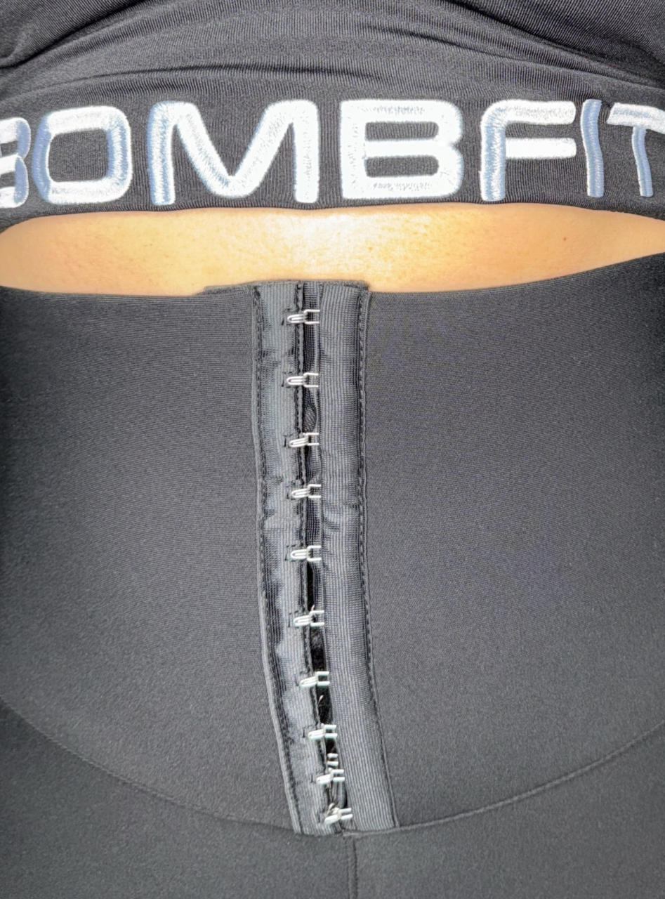 Pantaloni Evazati Dama cu Talie Inalta Negri Lace Up Black Premium cu Textura Mata cu Corset Integrat Casual Elastici Captusiti Vatuiti Grosi | BOMBFIT [5]