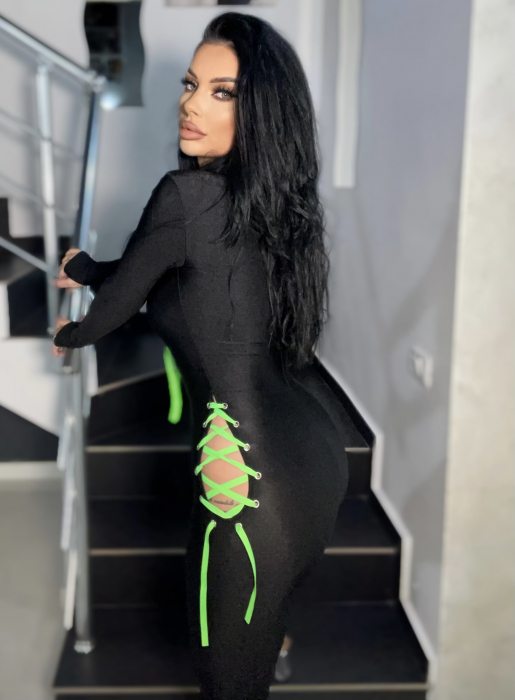 Salopeta Lucioasa Neagra Dama Lunga Decoltata cu Siret Verde Neon Modelatoare si Compresiva Bandage Lime din Lycra | BOMBFIT [4]