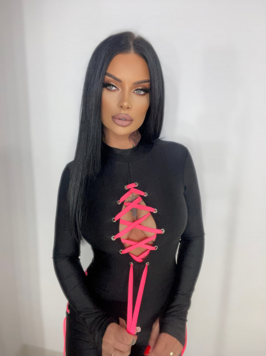 Salopeta Lucioasa Neagra Dama Lunga Decoltata cu Siret Roz Modelatoare si Compresiva Bandage Pink din Lycra | BOMBFIT [6]