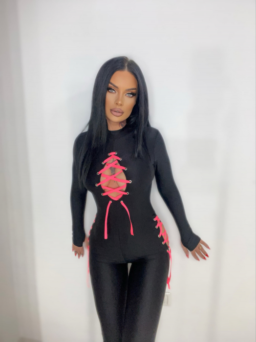Salopeta Lucioasa Neagra Dama Lunga Decoltata cu Siret Roz Modelatoare si Compresiva Bandage Pink din Lycra | BOMBFIT [5]