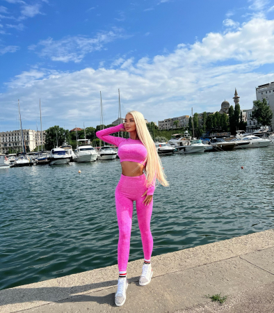 Compleu Roz Dama Candy Pink Seamless Fara Cusaturi Modelator si Compresiv Pentru Fitness Sala Sport | BOMBFIT [3]