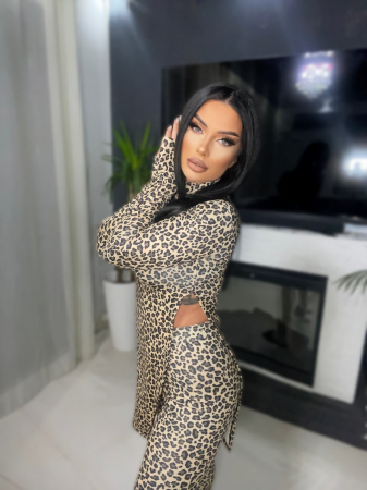 Compleu Leopard Bej Crem de Dama Lung cu Imprimeu Cuttie Wild Dream din 2 Piese Textura Mata Modelator Compresiv Anticelulitic Efect Push Up Elegant Sport | BOMBFIT [1]