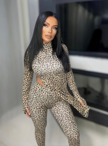 COMPLEURI - Compleu Leopard Bej Crem de Dama Lung cu Imprimeu Cuttie Wild Dream din 2 Piese Textura Mata Modelator Compresiv Anticelulitic Efect Push Up Elegant Sport | BOMBFIT