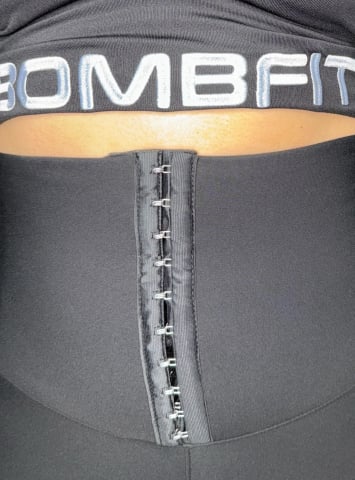 Pantaloni Evazati Dama cu Talie Inalta Negri Lace Up Black Premium cu Textura Mata cu Corset Integrat Casual Elastici Captusiti Vatuiti Grosi | BOMBFIT [4]
