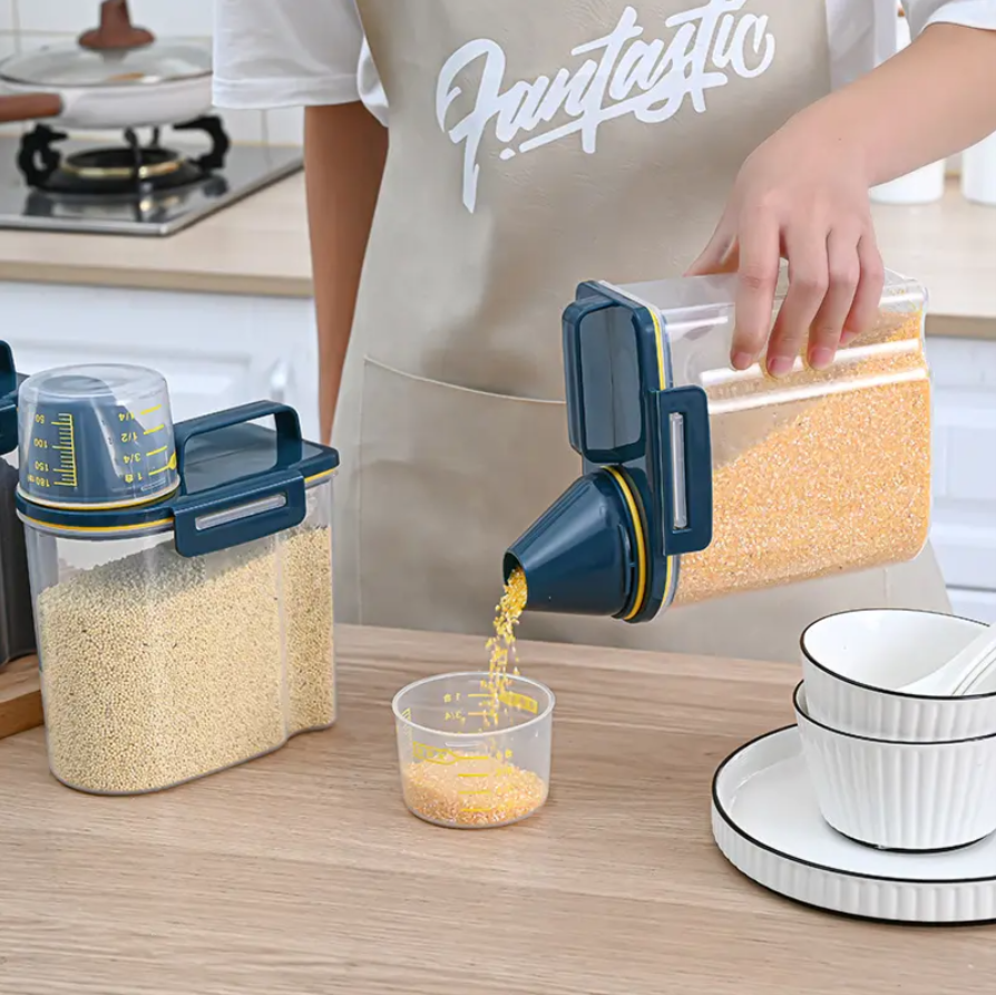 Cutie alimentara pentru cereale, transparenta, design compact, capac etans prevazut cu cana de masurare integrata, 2 L, Verde [2]