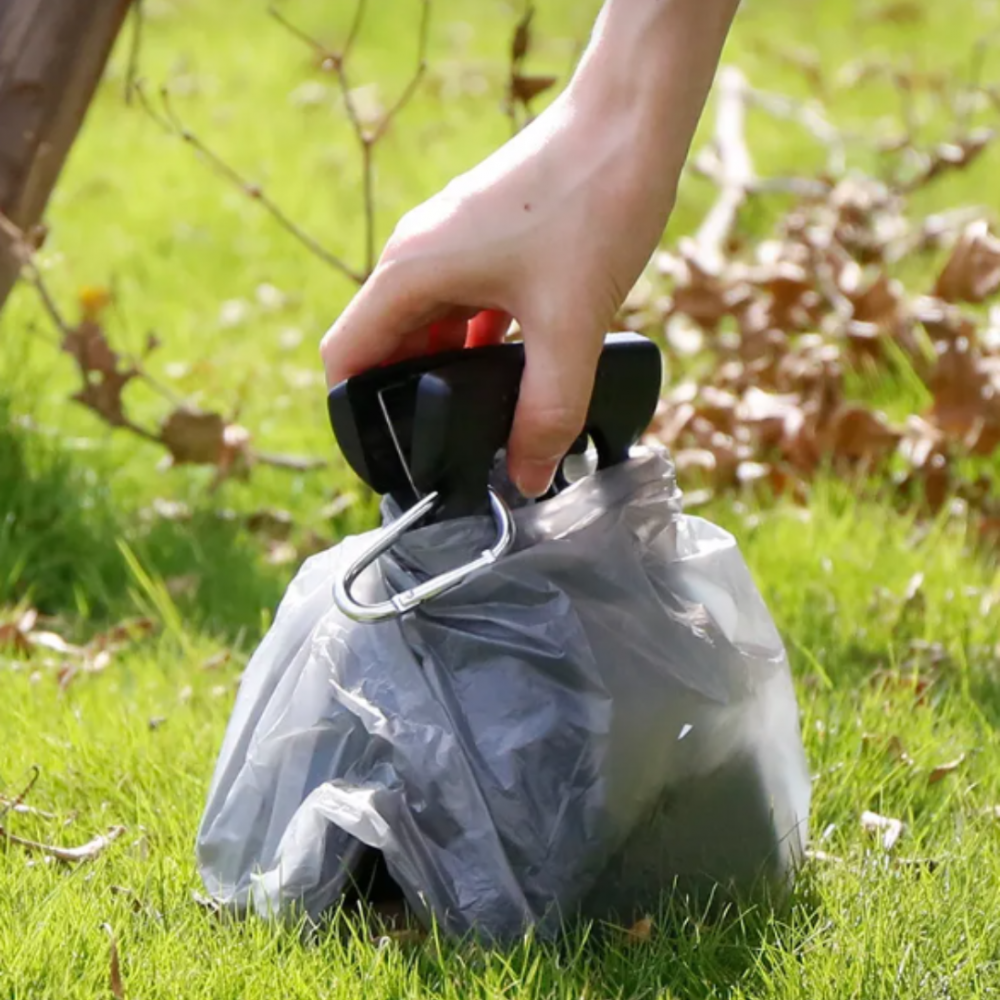 Lopățică tip clește pentru adunat excremente, cu pungi de unică folosință, atașabilă la lesă sau zgardă, albastru/negru [3]