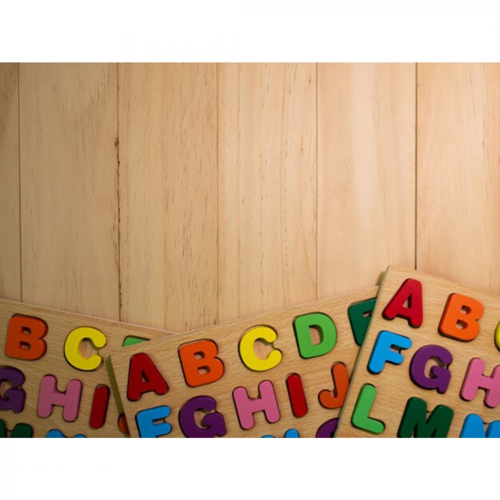 Puzzle alfabet pe placă lemn [6]