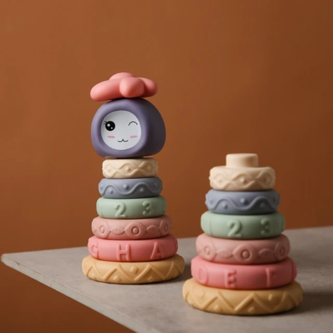 Jucărie senzorială tip piramidă [4]