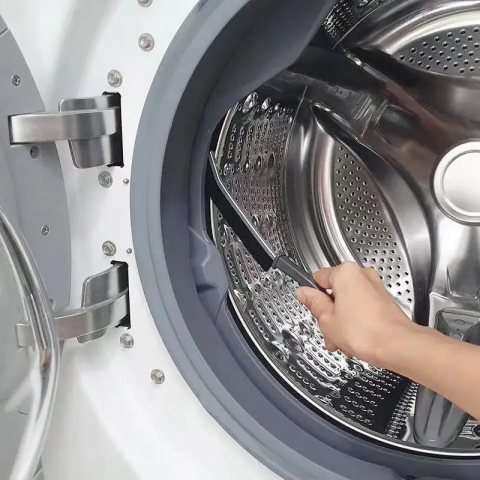 Perie specializată pentru curățarea spațiilor înguste și colțurilor [4]