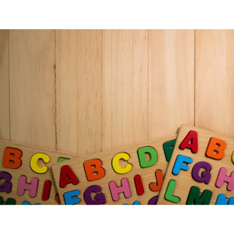 Puzzle alfabet pe placă lemn [5]