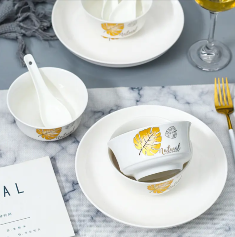 Set 4 boluri portelan cu lingurite model nordic [1]