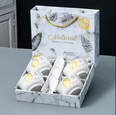 Baie - Set 4 boluri portelan cu lingurite model nordic