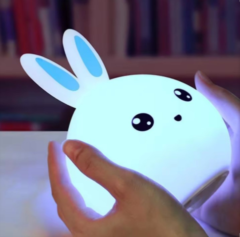 Camera copilului - Veioza din silicon, model iepuras, LED, Alb/Bleu