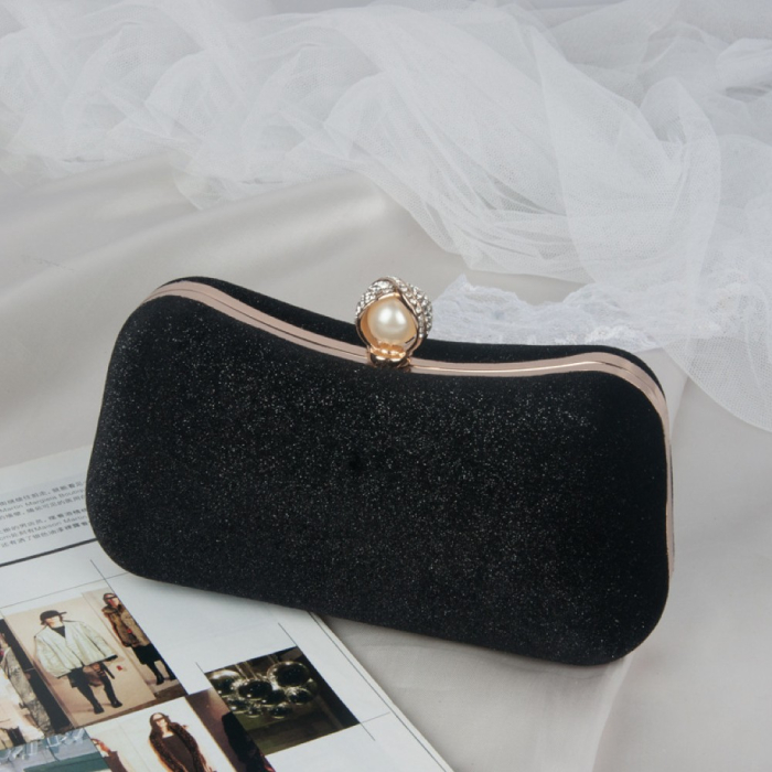 Geantă clutch neagră elegantă cu lanț auriu și închidere tip perlă [5]