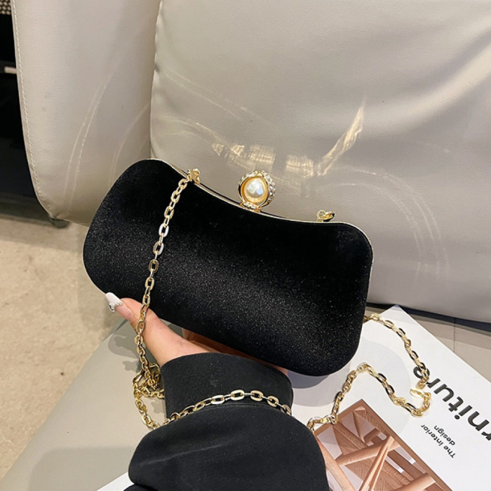Geantă clutch neagră elegantă cu lanț auriu și închidere tip perlă [3]